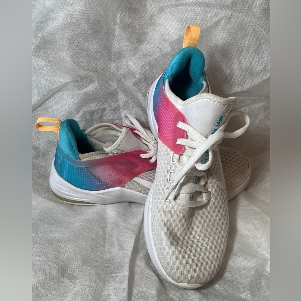 Nike Women’s Air Max Bella TR2